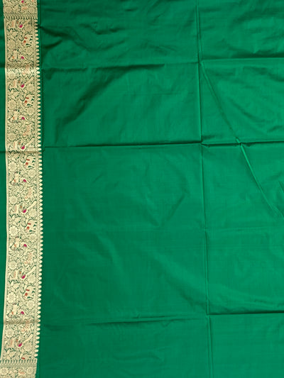 Exquisite Emerald Green Pichwai Motif Banarasi Silk Saree with Jharokha Pallu