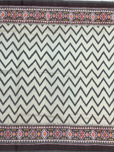 Exquisite Handloom Patola Saree – Monochrome Chevron & Geometric Ikat