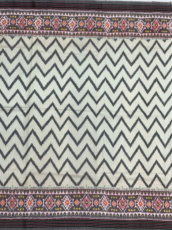 Exquisite Handloom Patola Saree – Monochrome Chevron & Geometric Ikat