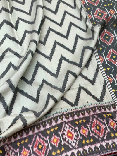 Exquisite Handloom Patola Saree – Monochrome Chevron & Geometric Ikat