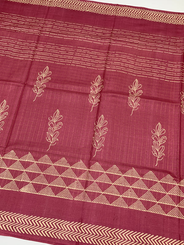 Timeless Grace In This Onion-Pink Tussore Printed Saree