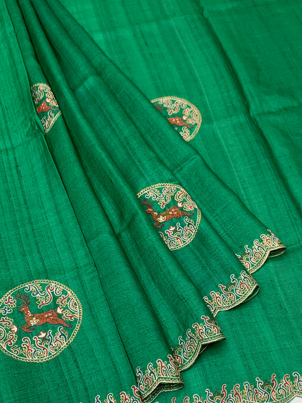 Emerald Green Tussore Silk Saree with Circular Deer Medallions & Scalloped Border